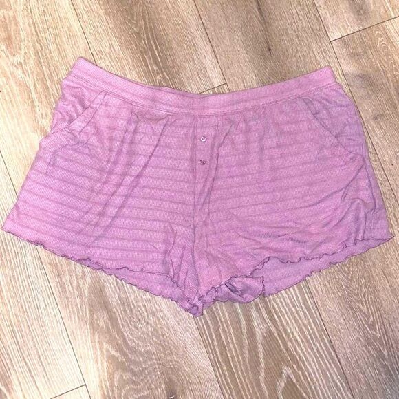Pants - Women’s Lavender Sleeping Shorts
Size XL